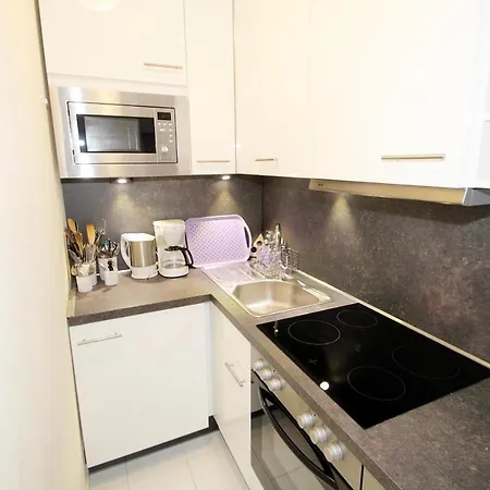C05-005 Apartment *